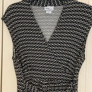 Mimi Maternity black & white wrap sleeveless dress. Size Medium